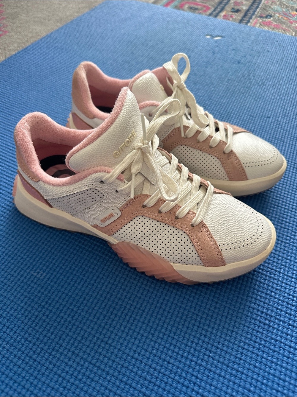 Women's G/Fore golf street shoes Casual Lace-Up Sneakers in White and Pink